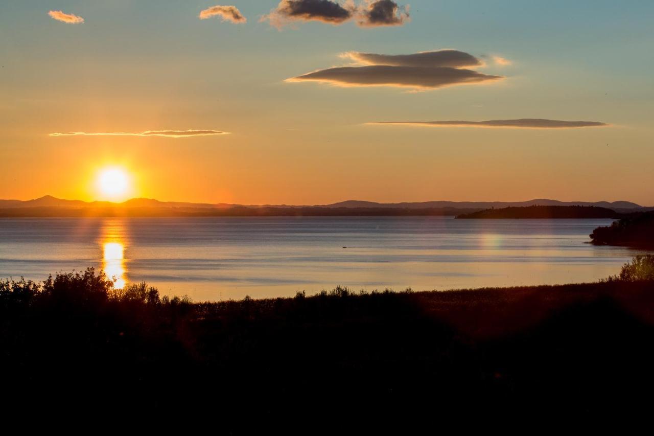 Villa Dei Tramonti Passignano sul Trasimeno Luaran gambar