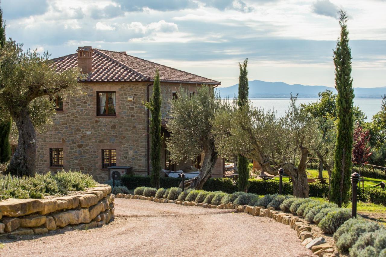 Villa Dei Tramonti Passignano sul Trasimeno Luaran gambar